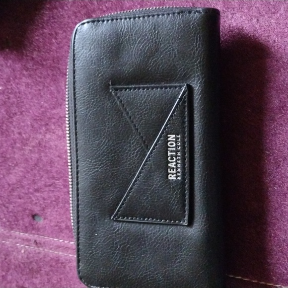 Reaction Wallet - Picture 2 of 3
